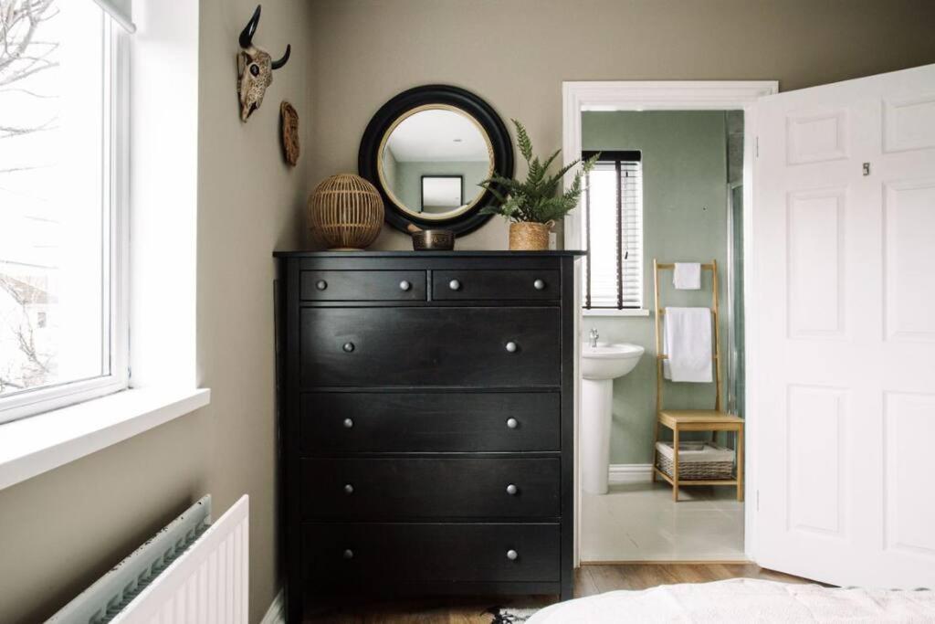 Modern & Stylish In The Heart Of Casa vacanze Belfast